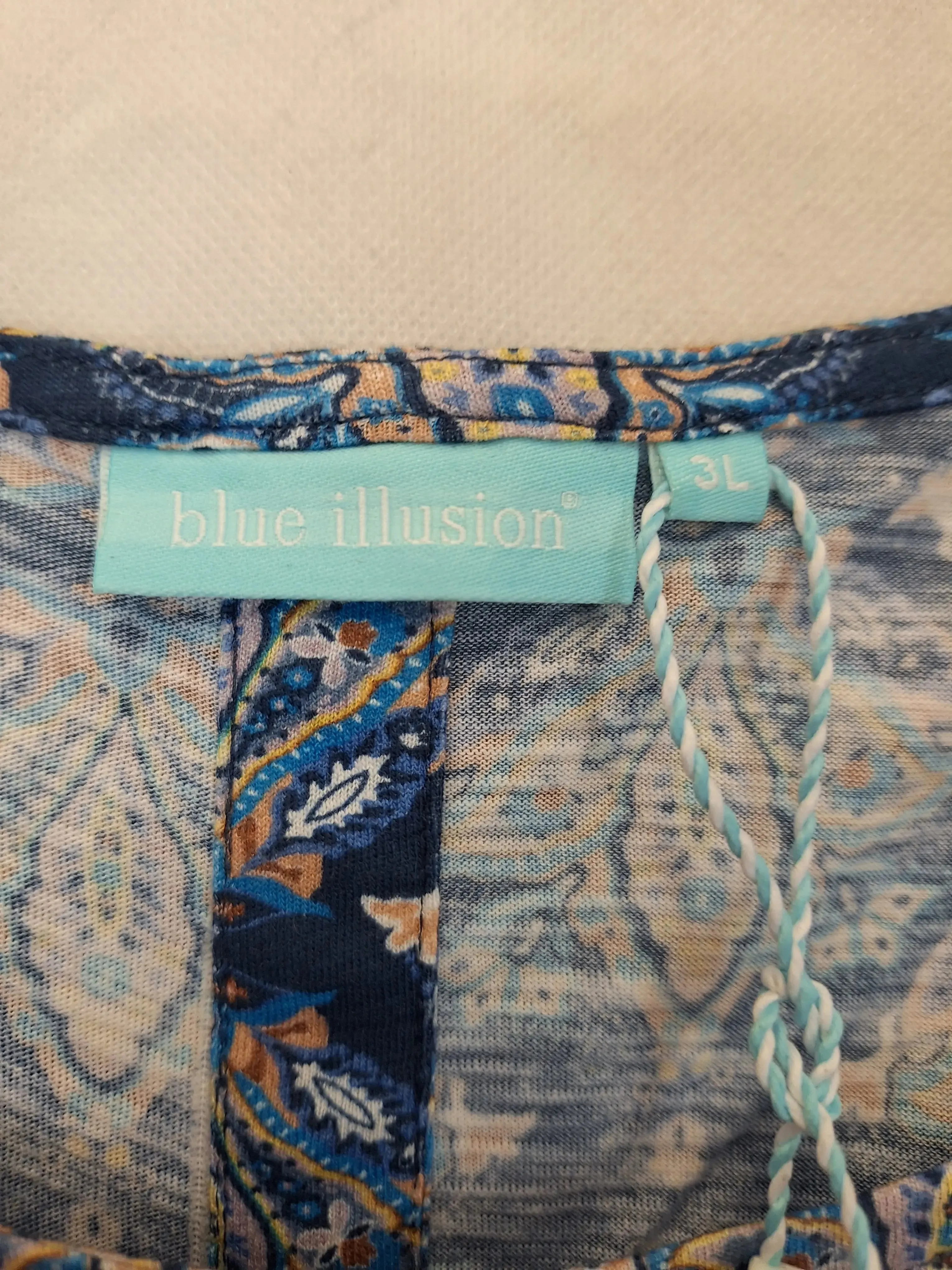 Blue Illusion Relaxed Paisley Top Size XXXL
