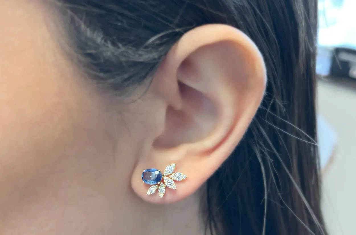 Earrings 18kt Yellow Gold Oval Sapphire & Diamonds Flowers