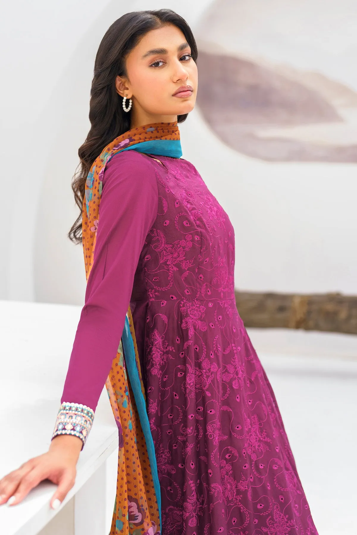 Embroidered Lawn USE-9033