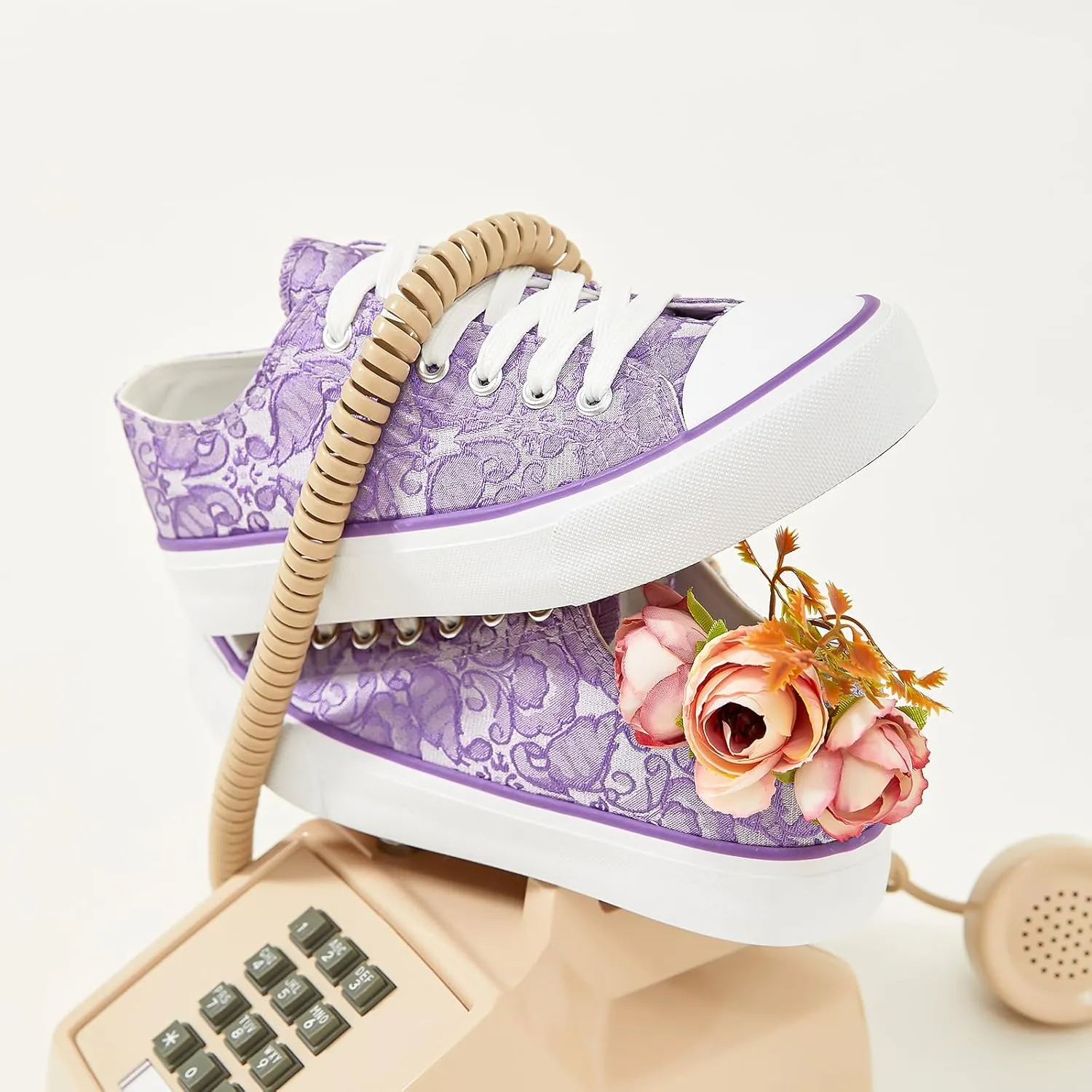 yageyan Womens White Tennis Shoes Low top Canvas Sneakers Women Fashion Shoes for Walking Casual Comfortable